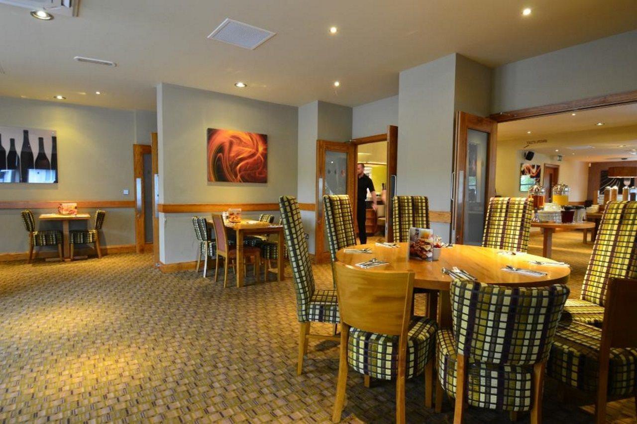 Premier Inn Inverness West Экстерьер фото