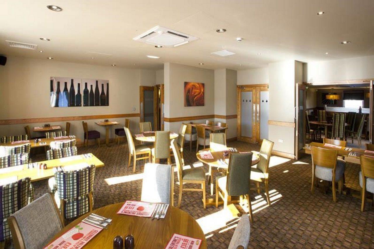Premier Inn Inverness West Экстерьер фото